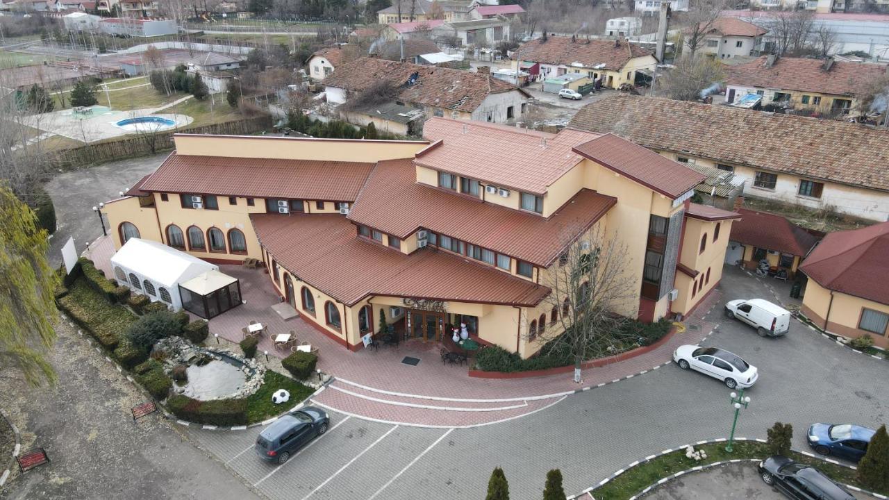 Hotel Royal Urziceni Dış mekan fotoğraf